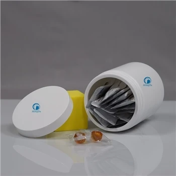 Ievads cietās plastmasas pudelē
